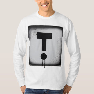 ドリッはっきりしたプ効果を持つミニマリスト「T」 Tシャツ