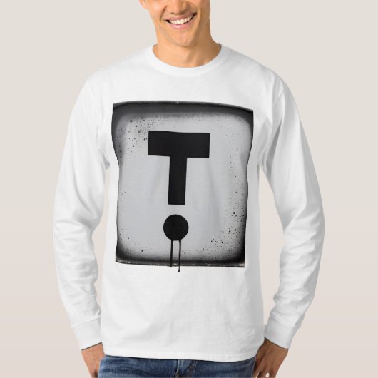 ドリッはっきりしたプ効果を持つミニマリスト「T」 Tシャツ (正面)