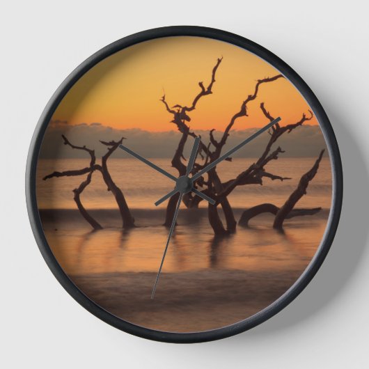 ドリフトウッドビーチアットサンライズジキル島ジョージア 壁時計 (正面)