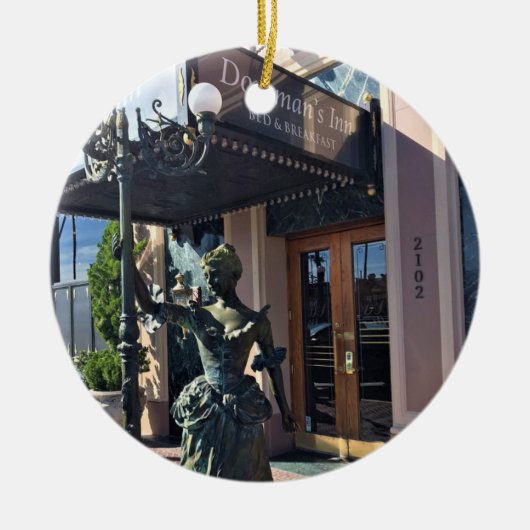 ドリマンズイン,ニューポートビーチ,カリフォルニア セラミックオーナメント (正面)
