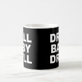 ドリルベビードリルリグアイディアのドリルワーカー コーヒーマグカップ (中央)