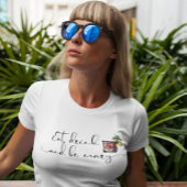 ドリンクと食べベメアリ血メアリ飲料 Tシャツ