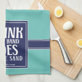 ドリンクを手に引用文航海の沿岸ビーチティール（緑がかった色） キッチンタオル (四つ折り)