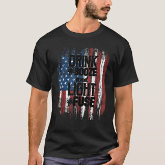 ドリンクブーズライトヒューズアメリカ国旗7月4日ビール Tシャツ