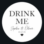 ドリンクミーデザートキャンディバーハート結婚式の引き出物 ラウンドシール<br><div class="desc">Aクラシック Black Thank You's Sticker 結婚 feat "Drink Me" in aクラシックフォントでモダンすエレガント。名前パーソナライズされたとデートで簡単に結婚出来る。</div>