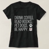 ドリンク読コーヒーの本ペット犬が幸せおもしろいに Tシャツ (デザイン正面)