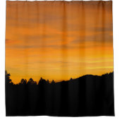 ドリーミー草原ヒルズシルエットアットサンセットフォト シャワーカーテン (正面)