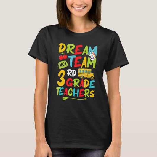 ドリームチームとも呼ばれる3年生のチーム教師たち Tシャツ (正面)