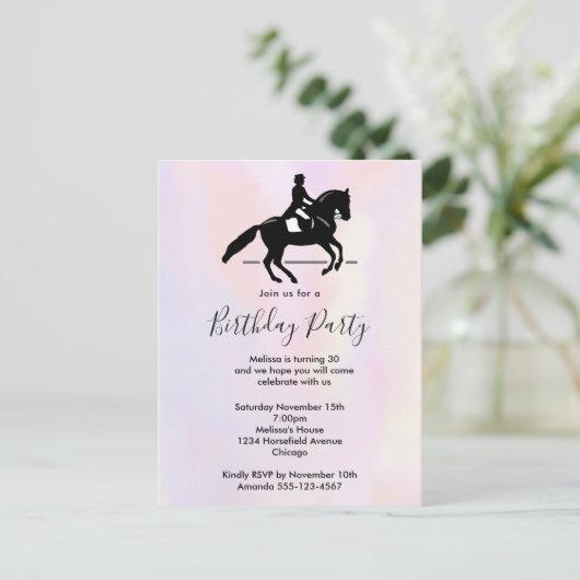 ドレスゲエレガントージライダーオンウォーターカラー誕生日 インビテーションポストカード (スタンド正面)