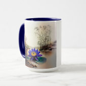 ドロドロの海から現れるブルーロータス(ベトナム語) マグカップ (正面左)