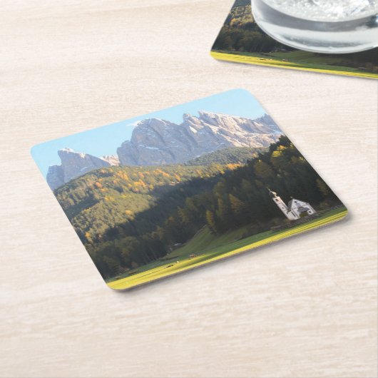 ドロマイト山のコースターが付いている教会 スクエアペーパーコースター (アングル)