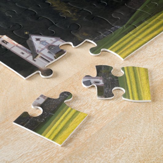 ドロマイト山の背景のパズルが付いている教会 ジグソーパズル (側面)