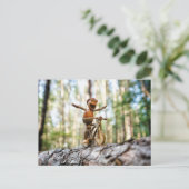 ドローン小妖精や小人が持たずに自転車に乗る ポストカード (スタンド正面)