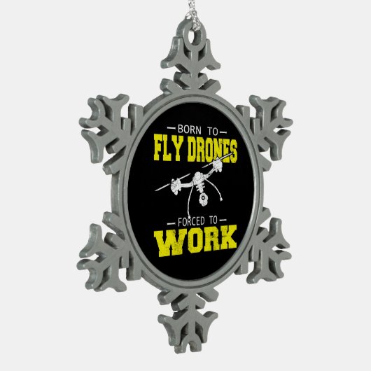 ドローン生まれパイロットでマルチロータ四重計を飛行 スノーフレークピューターオーナメント (左)