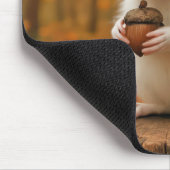 ドングリを持つ白リス マウスパッド (コーナー)