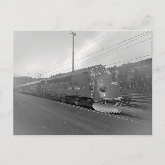 ドンバでノルウェーのディーゼル機関車Di3 642。 ポストカード (正面)