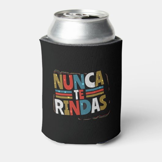 ドースペインのプ与え引用文- Nunca Te Rindas 缶クーラー (缶裏面)