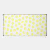 ドードルの前足、犬の前足、黄色の前足 デスクマット (正面)