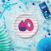 ドーナッツカップケーキピンクストライプ色のパターン ペーパープレート (パーティー)