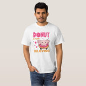 ドーナツおもしろいピンクのかわいい軸足動物 Tシャツ (正面フル)