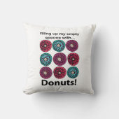 ドーナツが私の空の宇宙をドーナツで満たす クッション (正面)