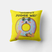 ドーナツが私を判断する クッション (裏面)