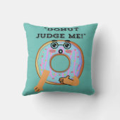 ドーナツが私を判断する クッション (裏面)