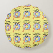 ドーナツが私を判断する ラウンドクッション (裏面)