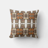 ドーナツとコーヒーでハッピーキャット – ネコ/キッテン クッション (正面)