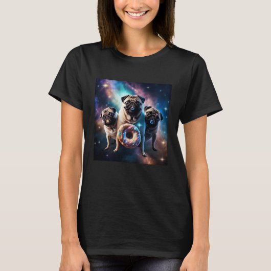 ドーナツと宇宙の中のPugsかわいいPug男の子女の子の男性 Tシャツ (正面)
