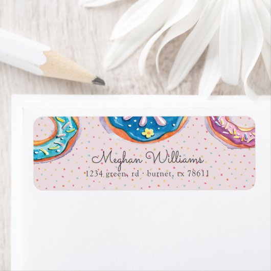 ドーナツと振りかけるピンクのスクリプト差出人住所 ラベル (インサイチュ)