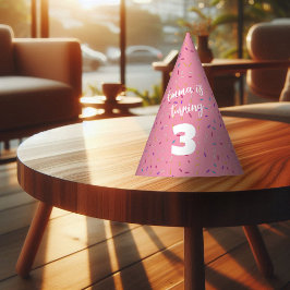 ドーナツのデコレーションがお誕生日のピンク色♪ パーティーハット