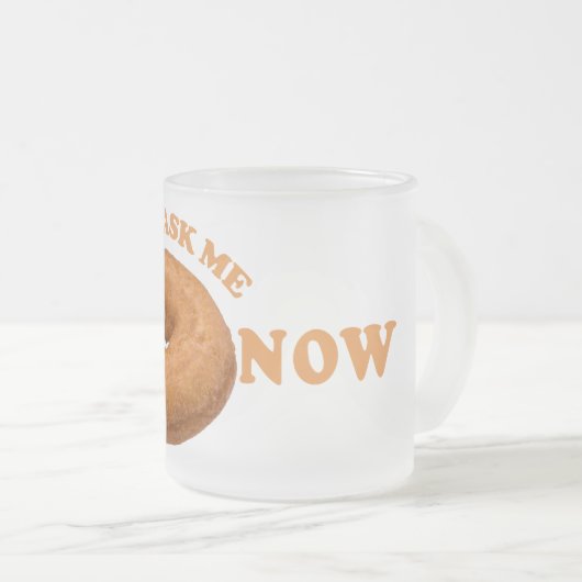 ドーナツのユーモアのマグカップ – スタイル、色を選択 フロストグラスマグカップ (正面右)