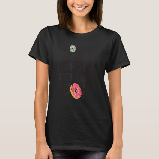 ドーナツは彼らがフードプンできない何かがある Tシャツ (正面)