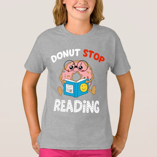 ドーナツを読み続けて Funny ブックリーダー 女子 Tシャツ (正面)