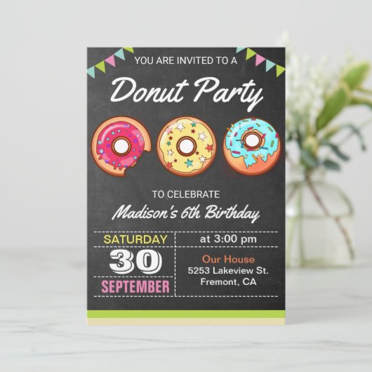 ドーナツカラフル子供の誕生日パーティの招待状 招待状 (スタンド正面)