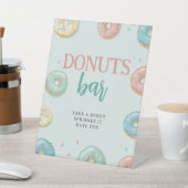ドーナツバーかわいいミントグリーンベイビーシャワーカスタムサイン 台座サイン (インサイチュ)