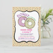 ドーナツパーティーの誕生日招待状 ドーナツ ピンクをお見逃しなく 招待状 (スタンド正面)
