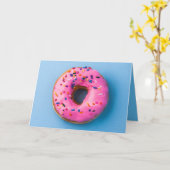 ドーナツ写真の青く、ピンクのモダンなバースデー・カード カード (黄色い花)