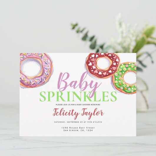 ドーナツ散水赤ちゃんシャワーピンクドーナツ 招待状 (スタンド正面)
