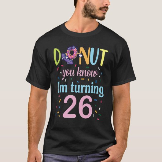 ドーナツ私が26年の誕生日Bを回しているのを知っている Tシャツ (正面)