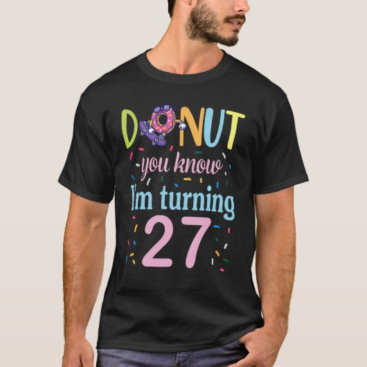 ドーナツ私が27年の誕生日Bを回しているのを知っている Tシャツ (正面)