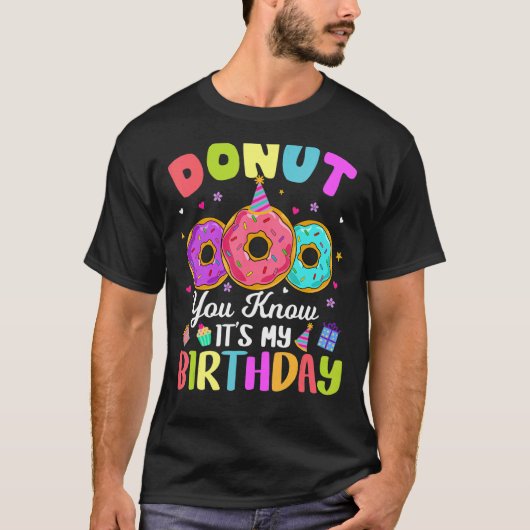 ドーナツ私の誕生日の子供の男の子を知っている Tシャツ (正面)