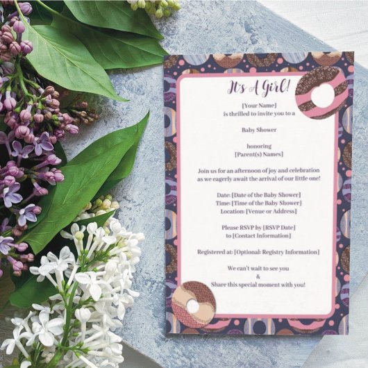 ドーナツ紫色のベビーガールシャワー 招待状