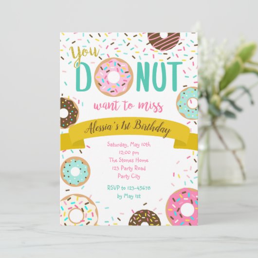 ドーナツ誕生日招待状スプリンクル金ゴールドピンクティール（緑がかった色） 招待状 (スタンド正面)