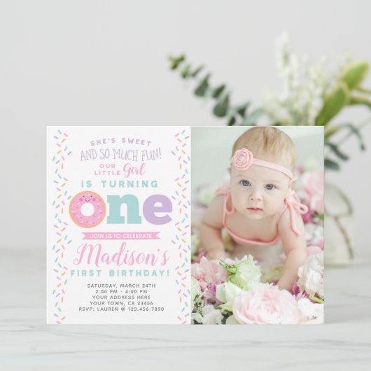 ドーナツ1歳の誕生日招待状（写真付き） 招待状 (スタンド正面)