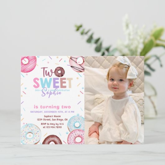 ドーナツ2つの甘い2番目の誕生日パーティー写真 招待状 (スタンド正面)