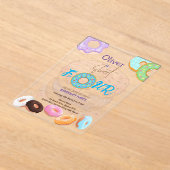 ドーナツ4歳の誕生日の男の子 アクリル招待状 (レイダウン)