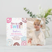 ドーナツ5hバースデーパーティーDonut 5は甘い写真 招待状 (スタンド正面)