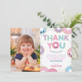ドーナツ・ドーナツ・スプリンクルズ誕生日パーティーの写真 サンキューカード (スタンド正面)